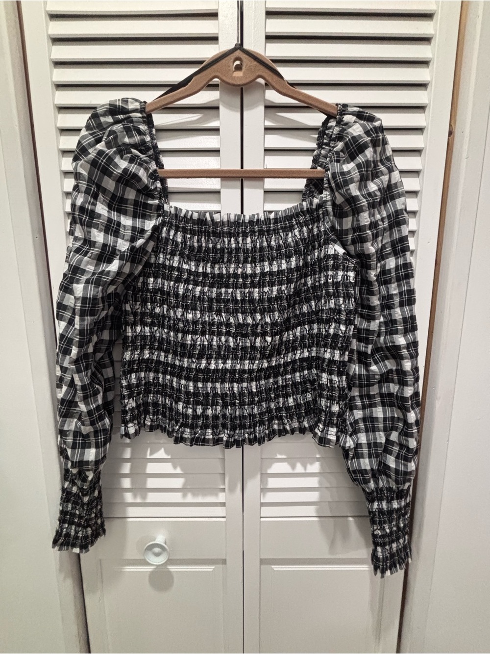 H&M Smocked Plaid Puff-Sleeve Crop Top - Black/White Size Medium